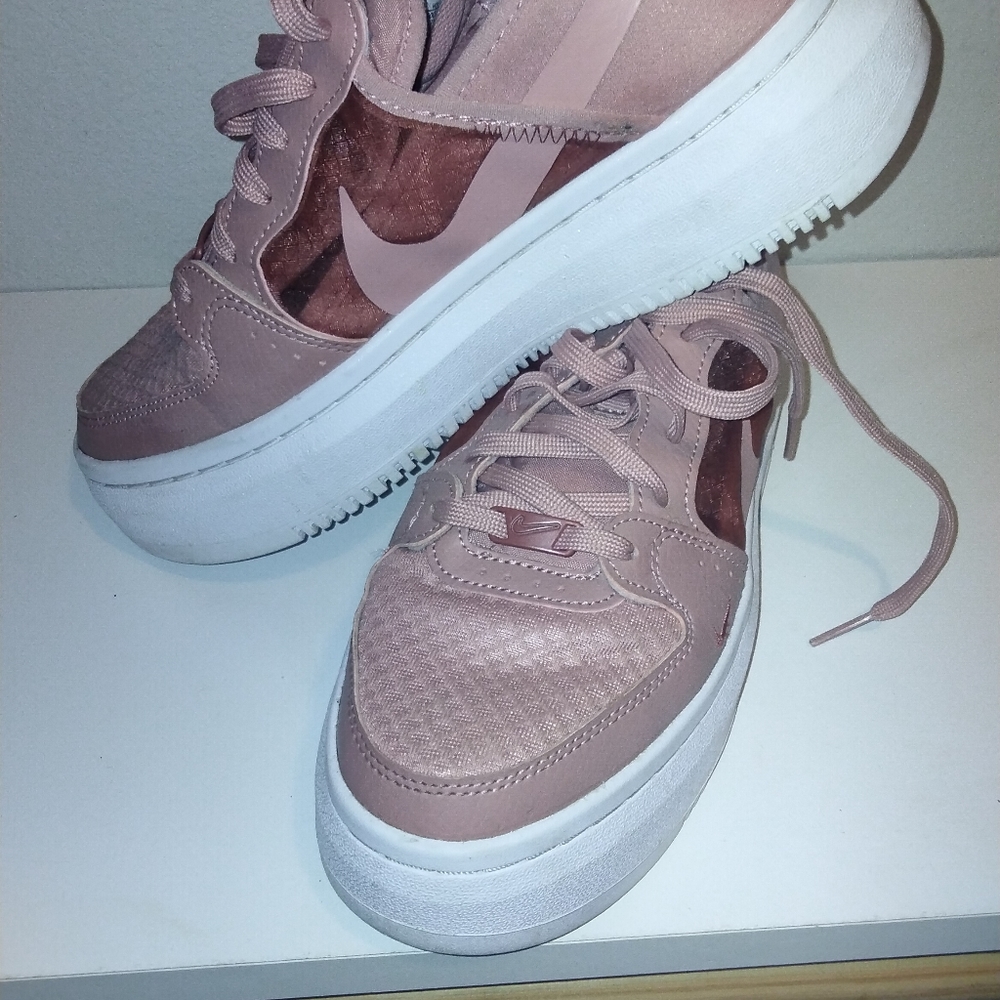 Women's Nike Court vision Alta